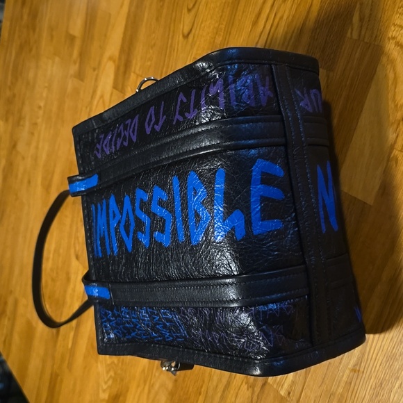 Balenciaga - Picture 3 of 16